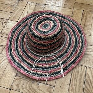 Roxy Multi-Striped Straw Sun Hat. Excellent condition.  Never worn.